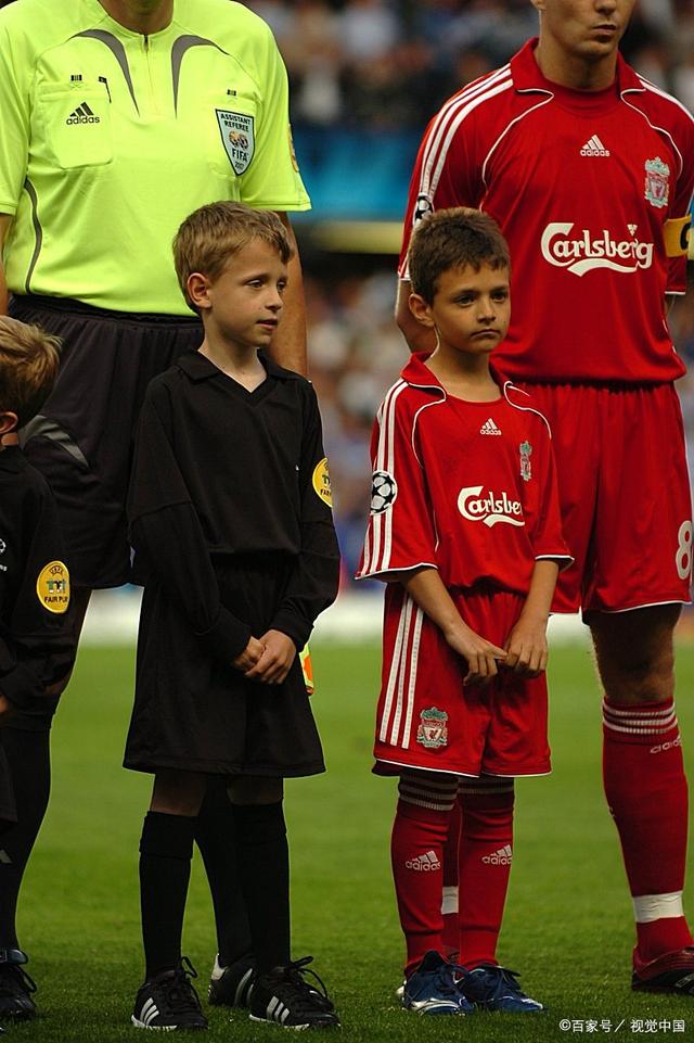 塞维利亚训练开放日，赛后复出首秀引欢呼，欧超杯在即，临场指挥获称赞(2024欧超杯)-九游平台