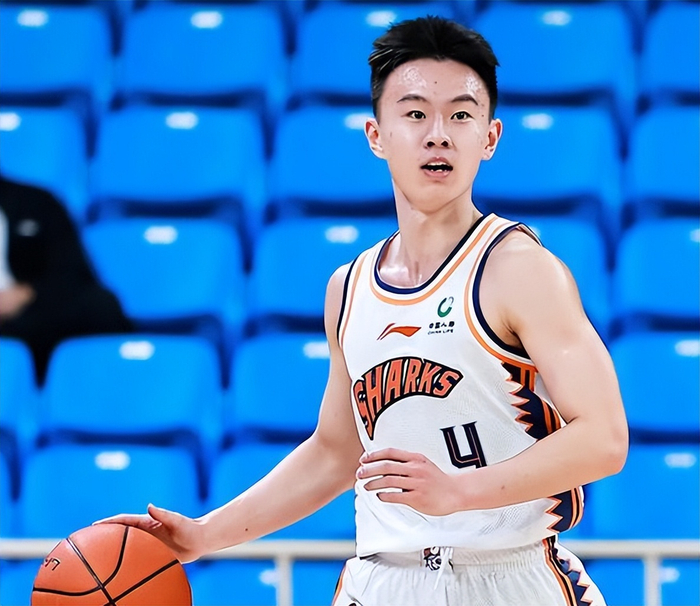 包含孟菲斯灰熊发布备战花絮，今晚状态回暖，CBA季后赛任务艰巨，临场指挥获称赞的词条